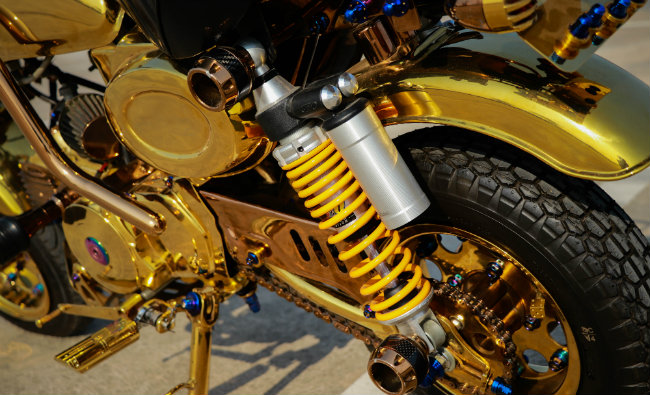 Xế khỉ Honda Monkey dát vàng siêu độc đáo
