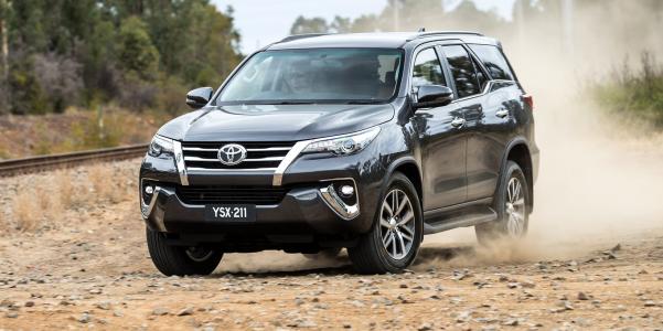 So sánh Toyota Fortuner và Honda CR-V, So sánh xe, Toyota Fortuner, Honda CR-V