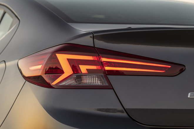 Hyundai Elantra 2019, giá xe Hyundai Elantra 2019, đánh giá xe Hyundai Elantra 2019, Hyundai Elantra 2019 ra mắt