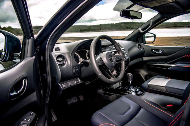 Nissan Navara, Nissan Navara thiên văn học, Nissan Navara Dark Sky