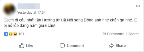 Trong thời gian khắc phục sự cố, chủ xe đã quay ngang một xe máy ở phía trước cách vị trí ô tô khoảng 10m, đồng thời anh này cũng đứng bật đèn cảnh báo sự cố, và đăng tải nội dung nhờ mọi người giúp đỡ tìm số liên lạc đội cứu hộ lốp trên facebook.