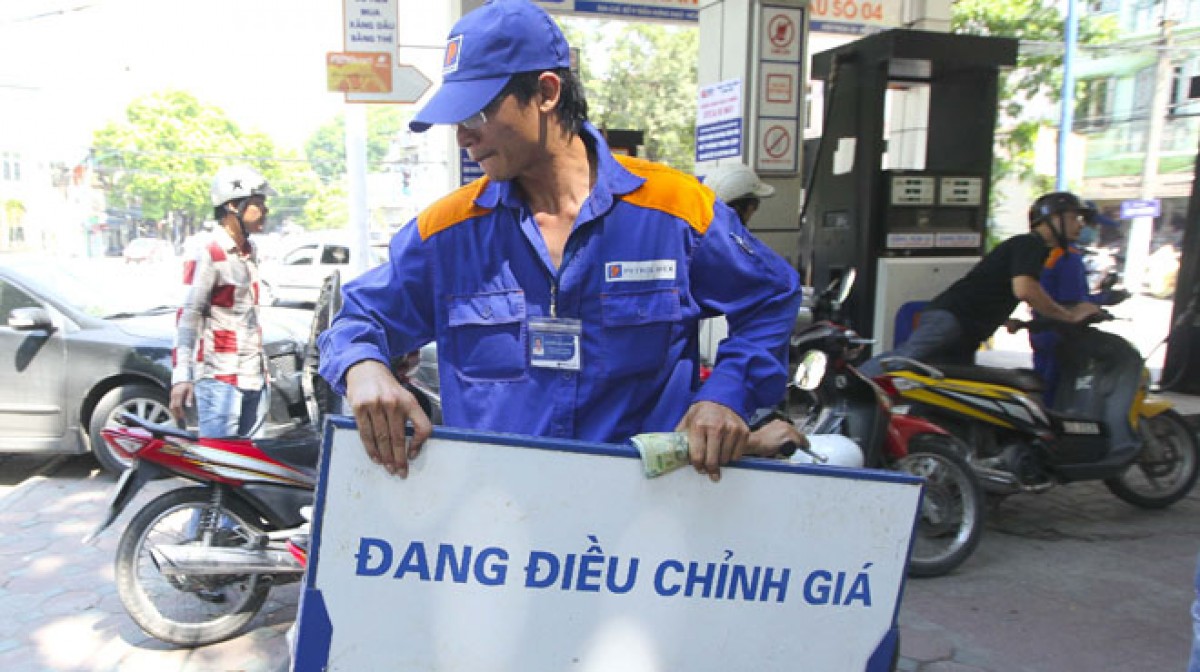 giá xăng, xăng tăng giá, giá xăng RON92, giá xăng RON95, xăng tăng giá