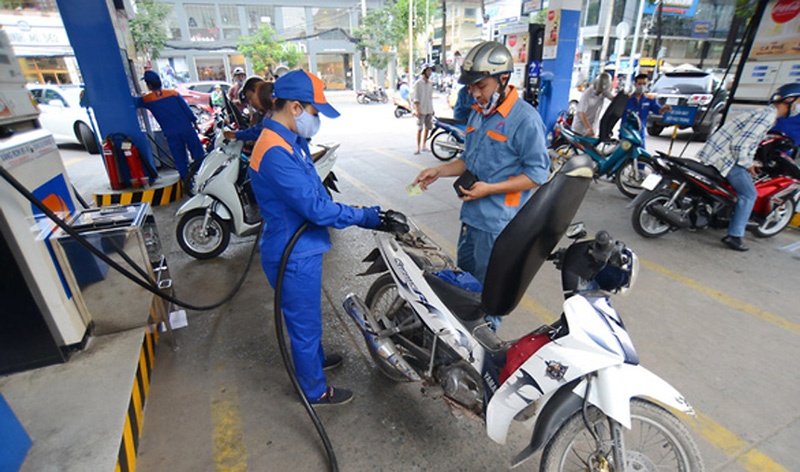 Giá xăng giảm, giá xăng, thị trường xăng, giá xăng E5, giá xăng E5RON92, giá xăng RON95, giá dầu
