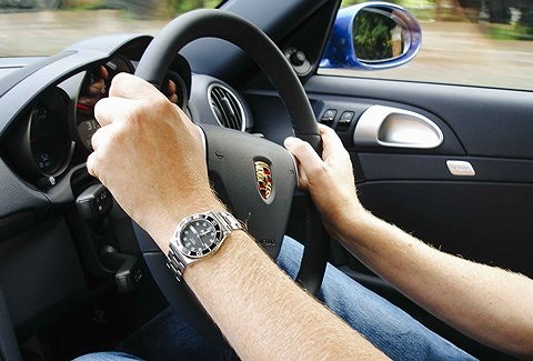 lái xe, kinh nghiệm lái xe, 7 điều cấm kỵ khi điều khiển ô tô, thói quen xấu khi lái xe, lái xe an toàn