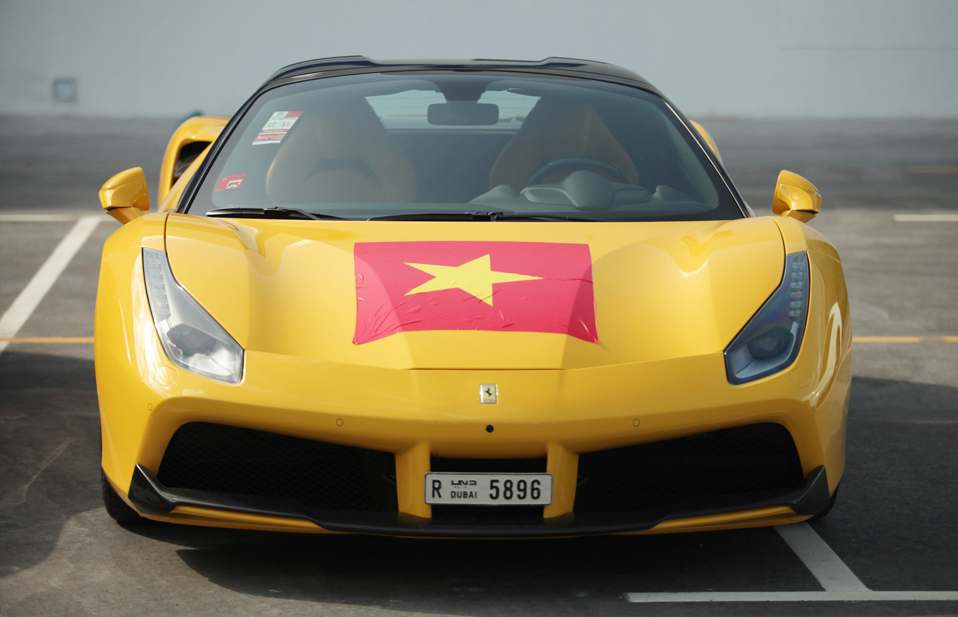 siêu xe hộ tống đội tuyển Việt Nam, đội tuyển Việt Nam, siêu xe, Asian Cup 2019, McLaren 570S, BMW i8, Aston Martin Vantage V8, Ferrari 488 GTB