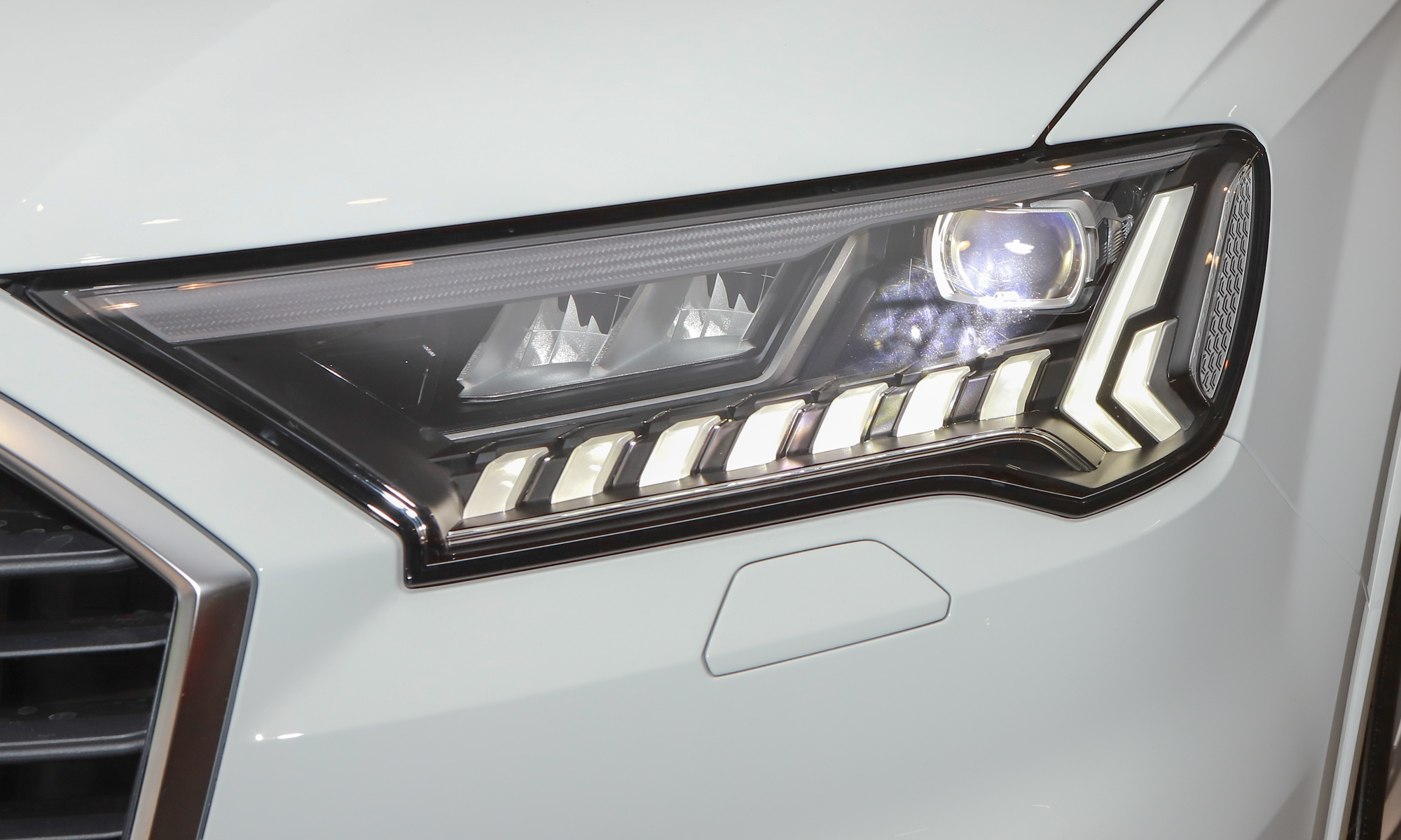 Audi Q7 vua ra mat