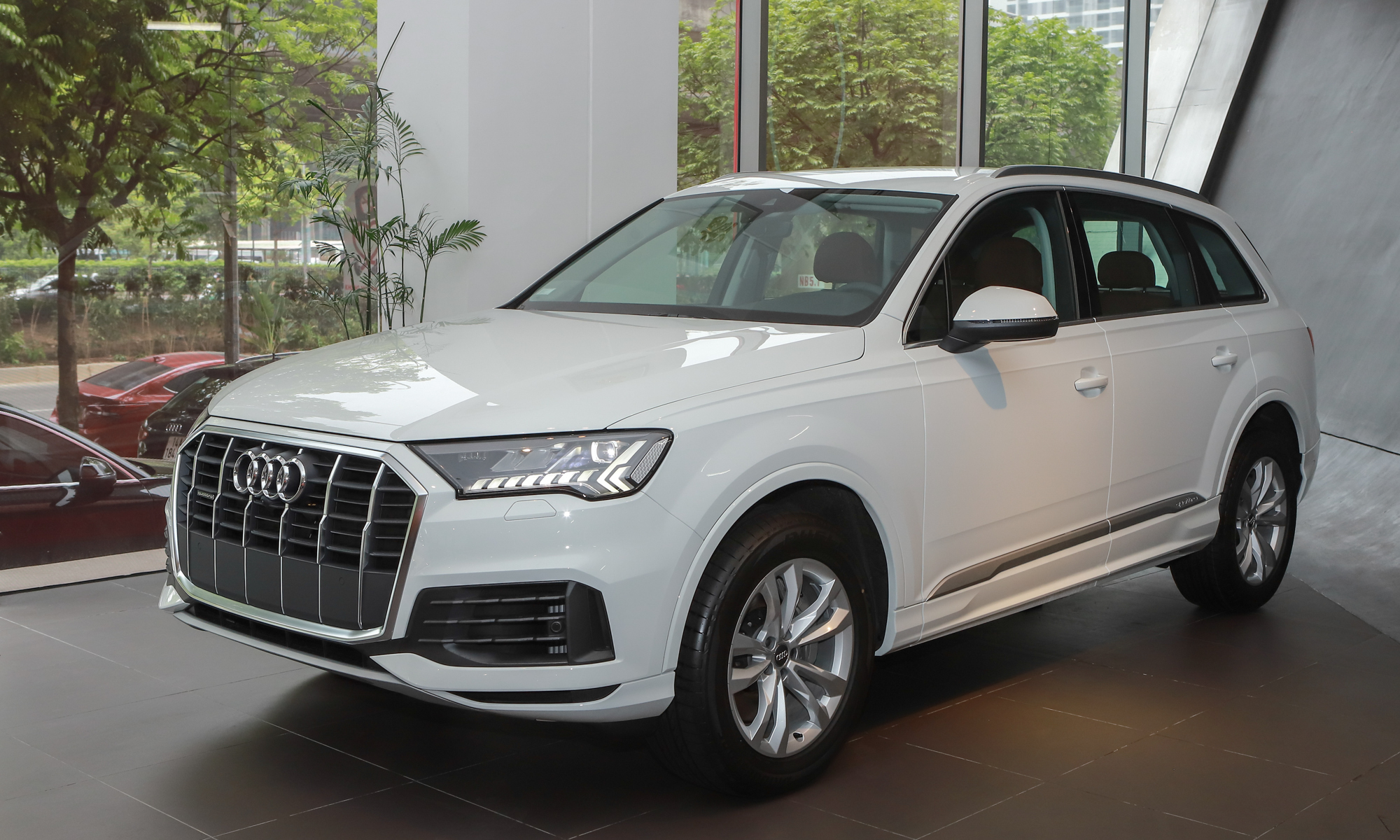 Audi Q7 vua ra mat