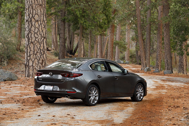 Mazda 3 giảm giá cạnh tranh với Honda Civic