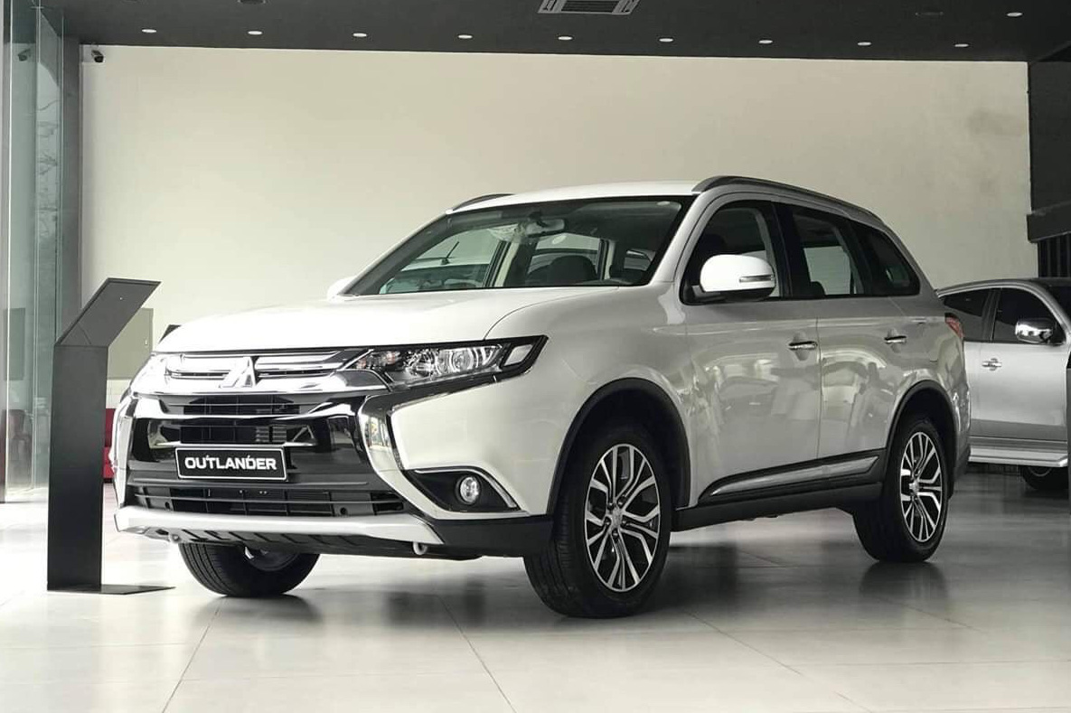 Gia xe Mitsubishi Outlander giam manh gan 200 trieu dong