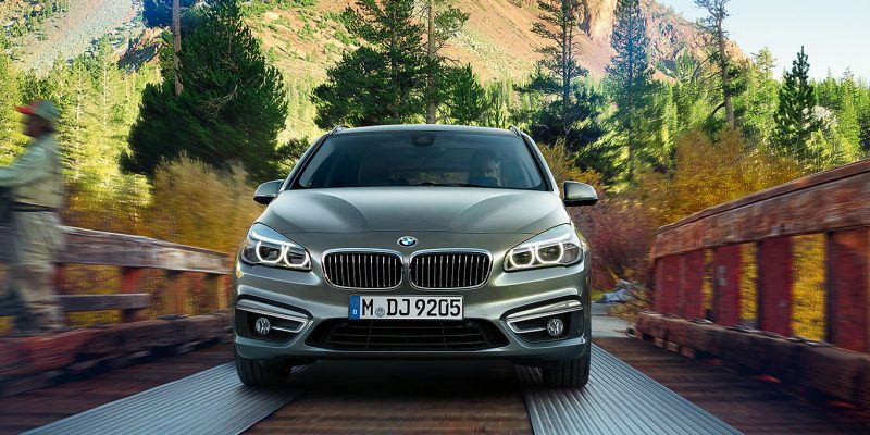 Ngoại thất xe BMW 218i.