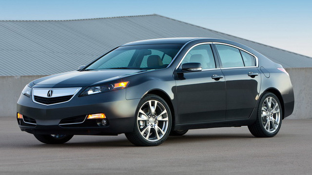 Acura TL là mẫu xe có thiết kế và khả năng vận hành khá ấn tượng.
