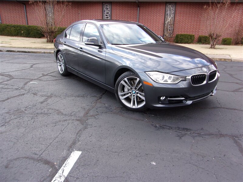 Chiếc BMW 335i - mẫu xe thuộc dòng BMW được đánh giá là một trong những mẫu xe thể thao cỡ nhỏ đáng mua nhất 2020.