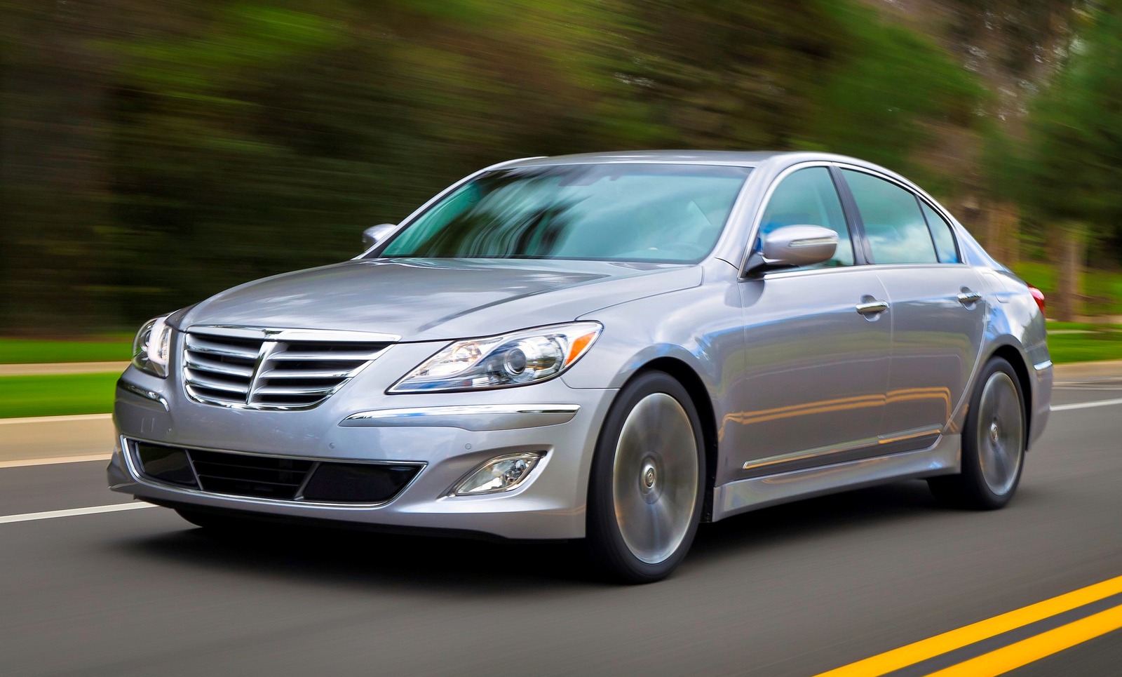 Hyundai Genesis luôn là mẫu xe được quan tâm nhất từ hãng xe Hyundai
