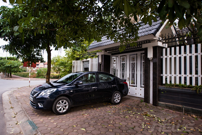Mua Nissan Sunny cu co thuc su ngon bo re