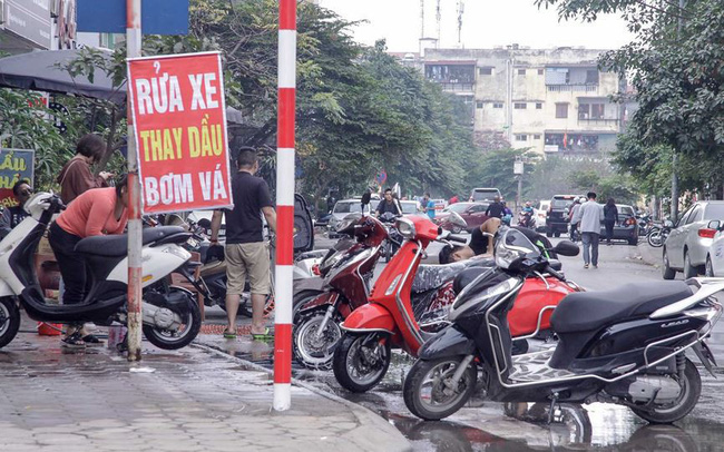 Nên rửa xe và thay dầu nhớt sớm sau khi lội xe qua vùng ngập nước
