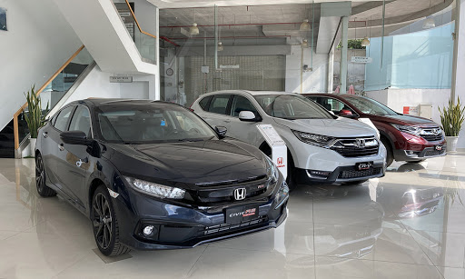 Mẫu xe sedan hạng D nào có nhiều trang bị an toàn nhất?
