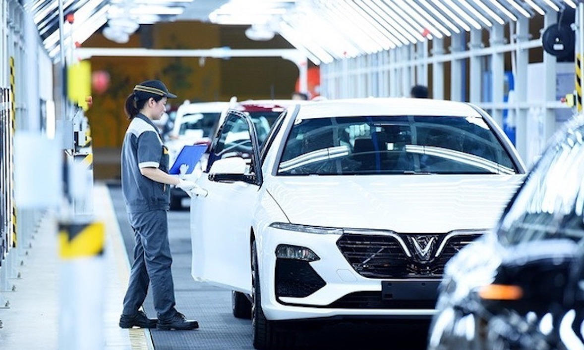 Xe ô tô sản xuất trong nước được giảm phí trước bạ
