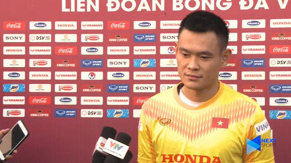 VIDEO: 'Lính mới' của ĐTQG ngại ngùng trả lời phỏng vấn