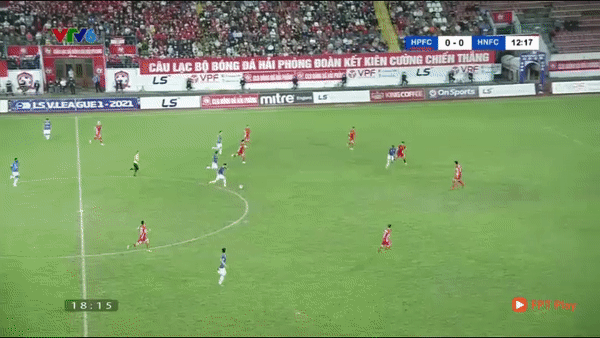 VIDEO: Ngoại binh triệu đô của Hà Nội FC bỏ lỡ cơ hội khó tin