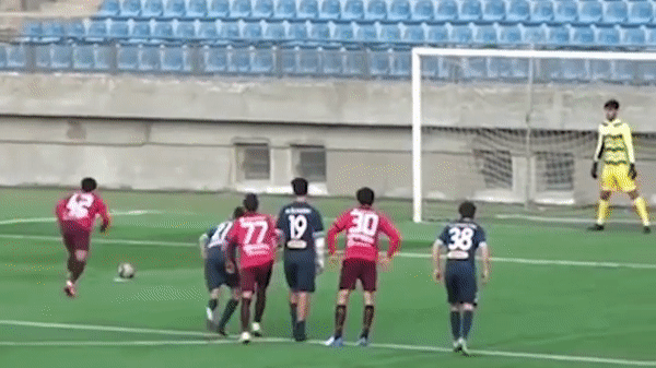 VIDEO: Thủ môn 'chúa hề' với pha bóng nhớ nhầm gôn đội nhà