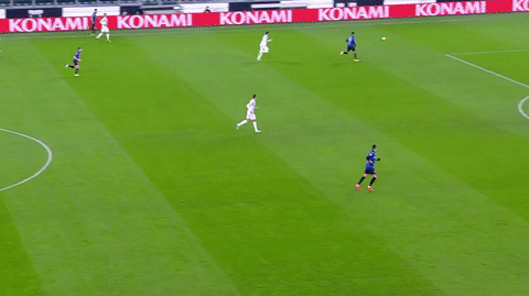 VIDEO: Ronaldo hóa 'chân gỗ' với pha bỏ lỡ khó tin