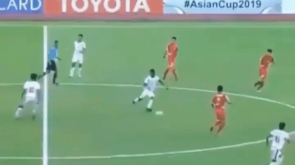 VIDEO: Pha bóng khó lường nhất thế giới, chứng minh '30 chưa phải là Tết'