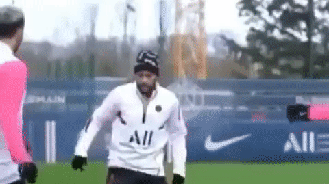 VIDEO: Phát cuồng với pha bóng Neymar biến Xavi thành trò hề