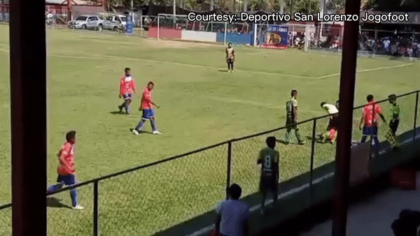 VIDEO: Ramos tự lấy đá đập đầu, ăn vạ đáng xấu hổ nhất năm