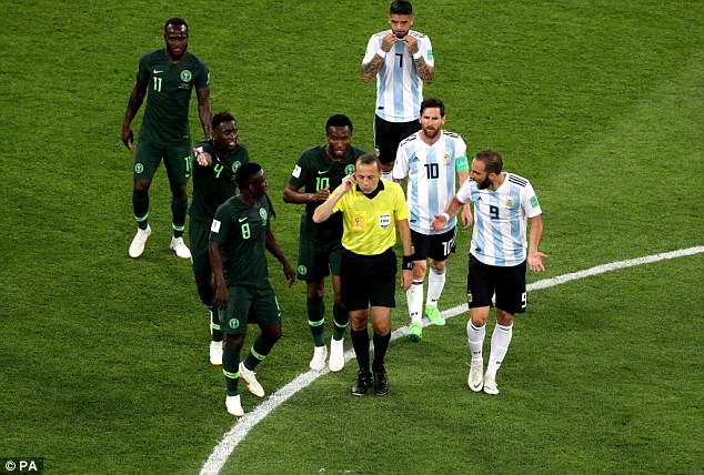 rojo-world-cup-2018-cakir-argentina-penalty