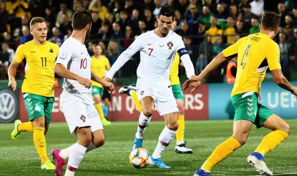 Ronaldo, Cristiano Ronaldo, Robbie Keane, Keane, Bồ Đào Nha, Bồ Đào Nha Lithuania, Bồ Đào Nha vs Lithuania, Bồ Đào Nha vs, Portugal vs Lithuania, vòng loại EURO 2020, EURO 2020, kết quả vòng loại EURO 2020, kết quả EURO 2020,