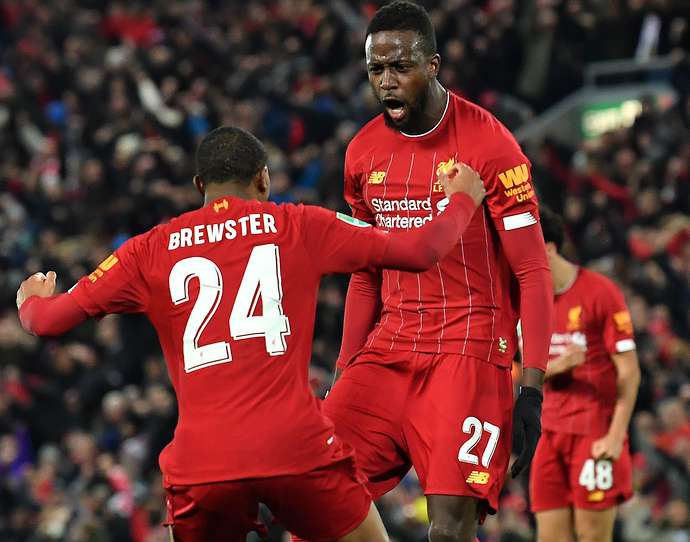 liverpool, divock origi, liverpool dựng tượng origi