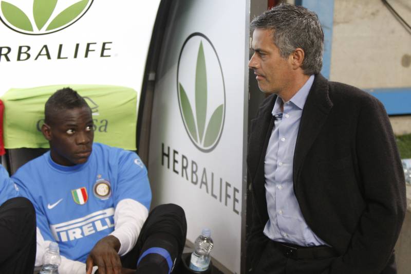 mario balotelli, julio cruz, inter milan, serie a, ngựa chứng balotelli, balotelli khiêm tốn, balotelli kiêu ngạo