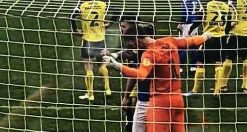 Manchester United, Kieran O’Hara, thủ môn mu cắn người