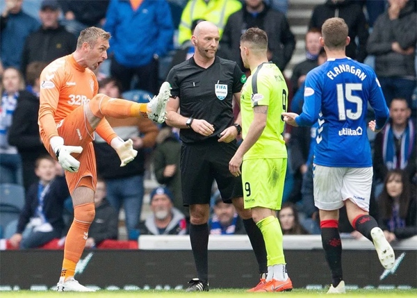 thủ môn, hài hước, ăn vạ, Allan McGregor