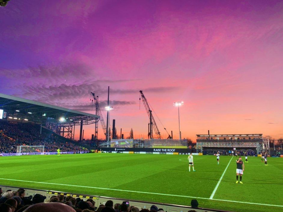 Fulham, Messi, Barcelona, Ngoại hạng Anh