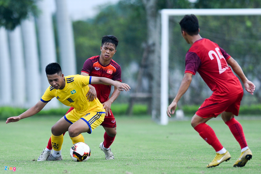 HLV Philippe Troussier,  U19 Việt Nam, Vòng loại U19 châu Á, phù thủy trắng Troussier, U21 Phố hiến