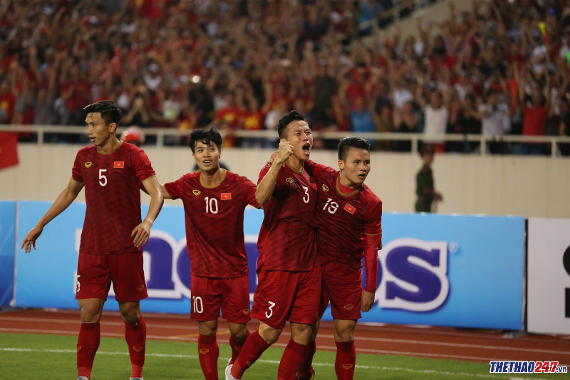 việt nam 1-0 malaysia, Quang Hải, Công Phượng, Văn Toàn, KQ vòng loại wc 2022, báo châu Á, bxh vl wc 2022,