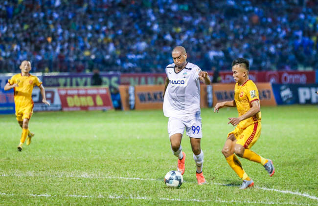 HAGL, ngoại binh HAGl, Chuyển nhượng V-League, Kim bong Jin, Felipe Martins,
