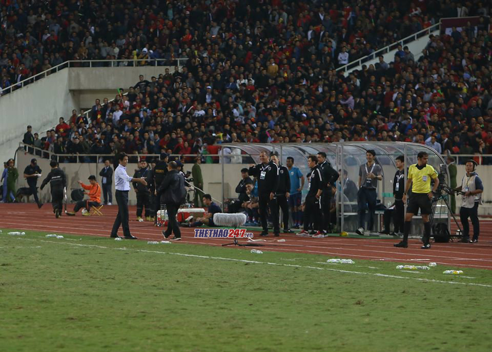 HLV park Hang seo nổi nóng, Akira Nishino, Trợ lý HLV Thái Lan, Việt Nam 0-0 Thái Lan, Vòng loại WC 2022