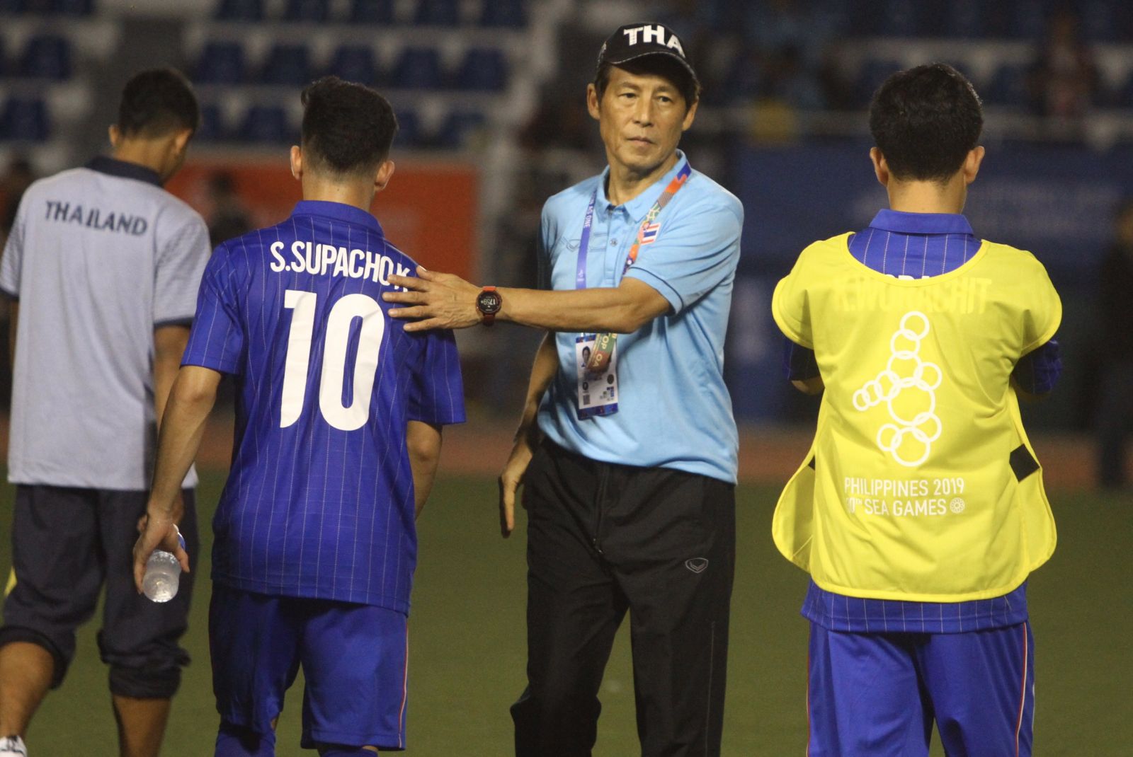 HLV Akira nishino chuan bi thieu chu dao