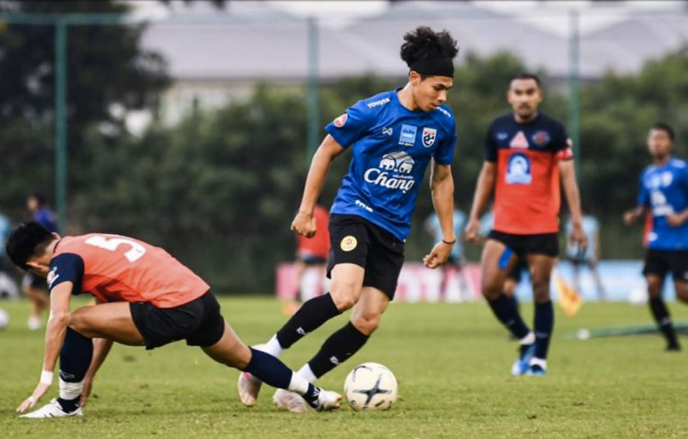 Benjamin Davis sao tre cua bong da Thai Lan