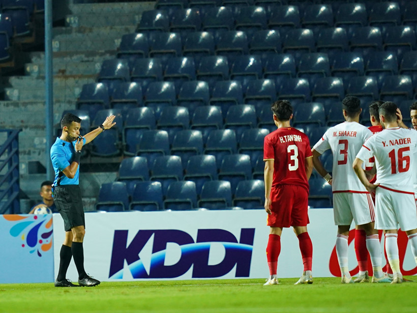 Trọng tài chính thay đổi quyết định sau khi có sự trợ giúp của VAR u23 viet nam 0-0 u23 uae