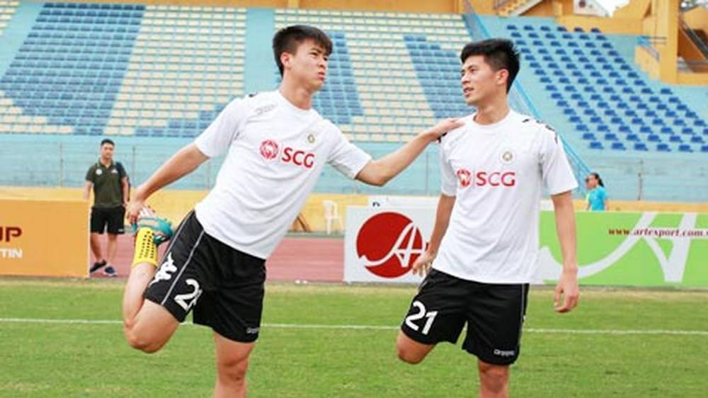 Duy Manh va Dinh Trong kho duoc giup do tu bac sy choi ju yong