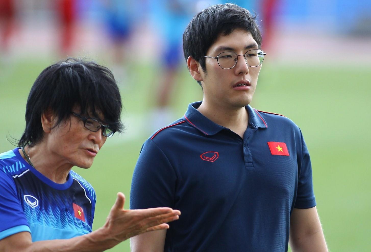 HLV Park hang seo chia tay tro ly dac luc