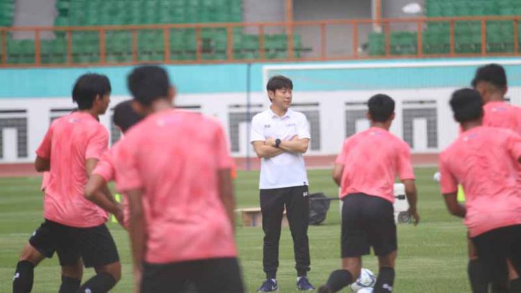 HLV Shin Tae Yong chê cầu thủ Indonesia chậm và yếu noi bo DT Indonesia luc duc