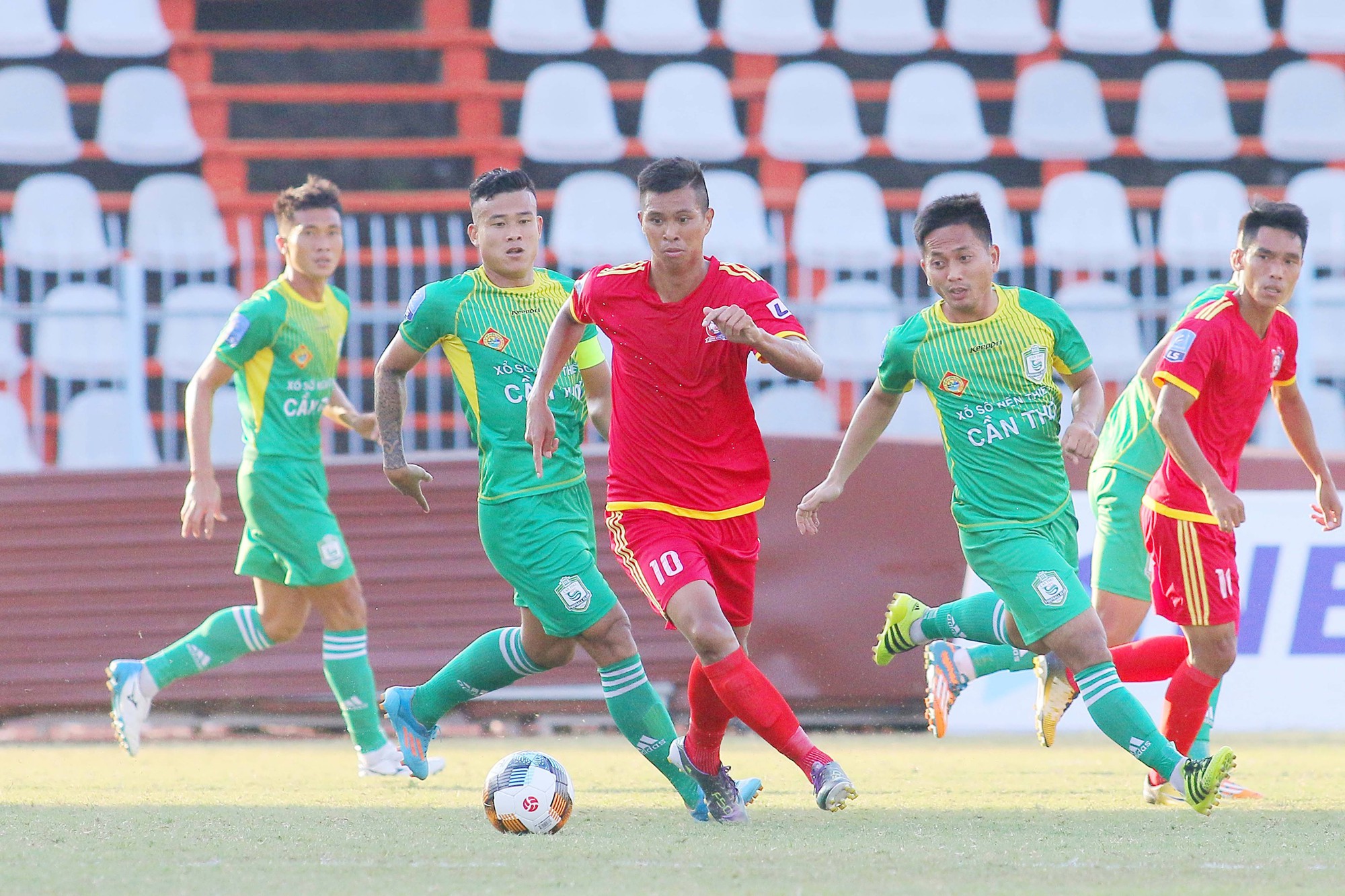HLV Nguyen Duc Thang am uc vi bau Duc that hua