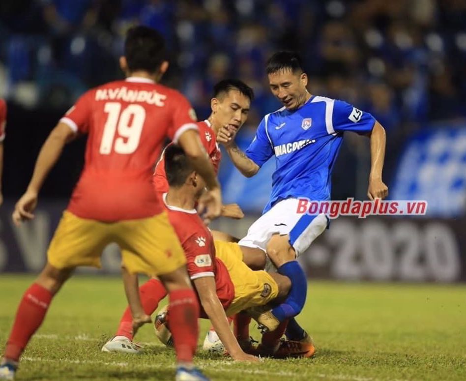 Hai Huy chan thuong nang