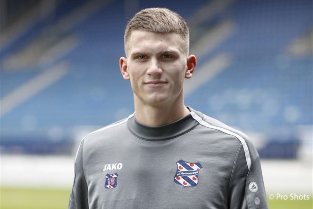 Van Hoi sang cua o lai Heerenveen