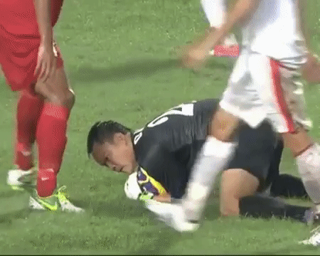VIDEO: Những 'người nhện' tại AFF Cup 2012