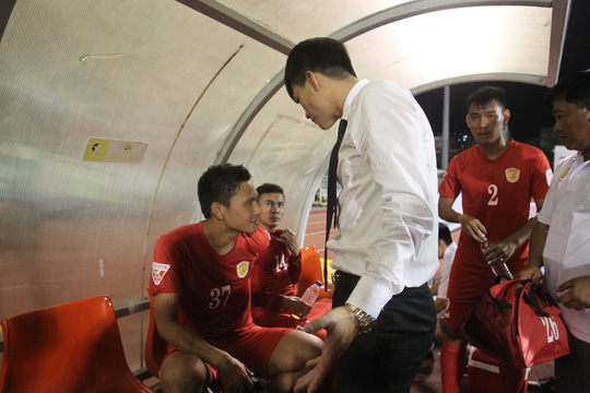 Công Vinh, CLB TP.HCM, V-League 2017, Lê Công Vinh, CLB TP.HCM 1-1 Quảng Nam, Hồng Tiến, Công Vinh mắng Hồng Tiến
